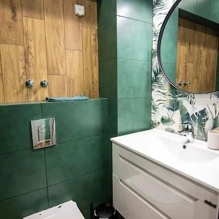 Jungle In The Center Sofie